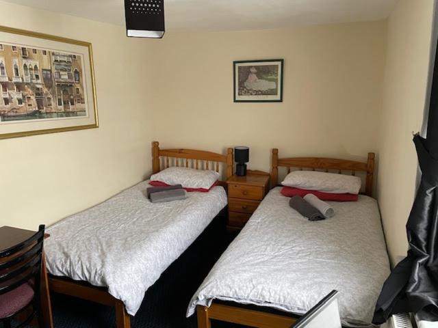 טוויקנהאם The White Hart Inn חדר תמונה